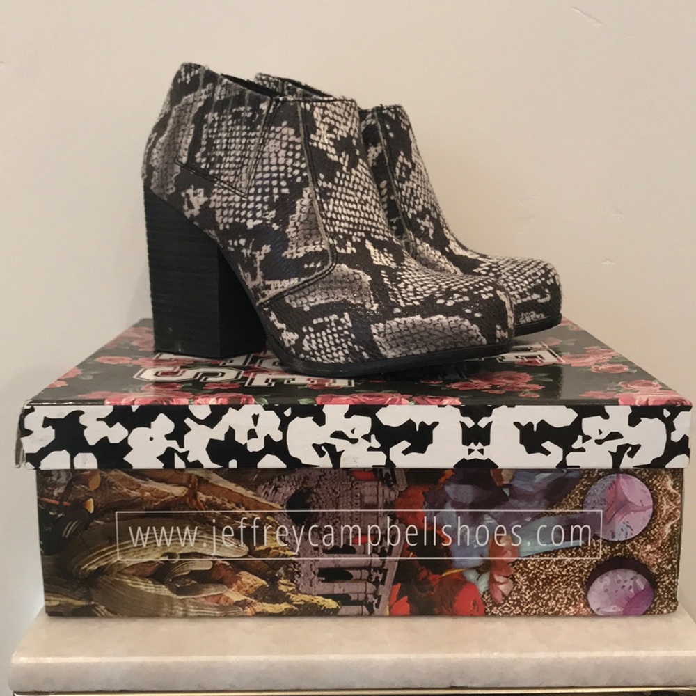 Jeffrey Campbell Black Gray Snakeskin Booties - 8